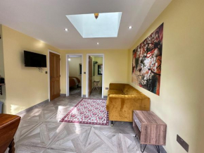 Restful Break 2 bedrooms Woods Cottage close to Hiking Park Chislehurst Caves